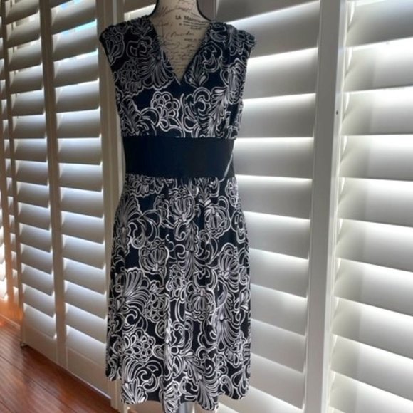 White House Black Market Dresses & Skirts - WHBM sleeveless vintage dress